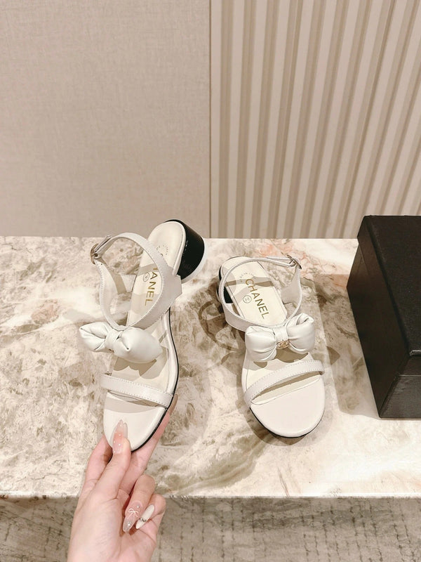 Sandales à nœud CC 26s en cuir de vachette blanc 658468
