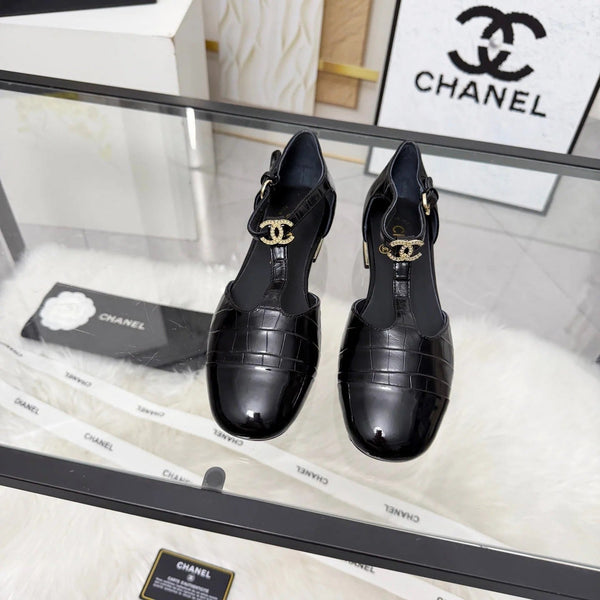 Sandales plates CC 26s en cuir de vachette verni noir 183576