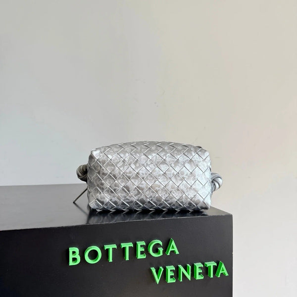 Bottega Veneta 2026 Sac Loop 21cm Cuir Tressé Intrecciato Argent 137119