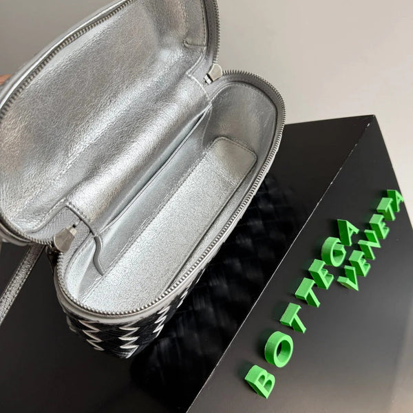 Bottega Veneta 2026 Bang Bang Vanity Case 22cm Cuir Laminé Argenté 137084
