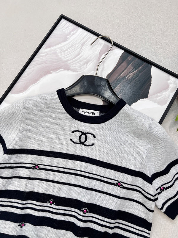 Chanel 2026 Top à manches courtes en maille rayée Noir Blanc Laine Nylon