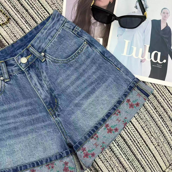 Chanel 2026 Short en Coton Bleu Brodé de Fleurs 358656