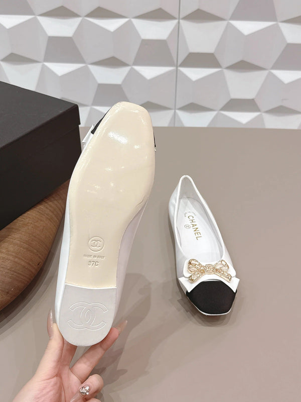 CC 26s Ballet Flats White Black Sheepskin 650291