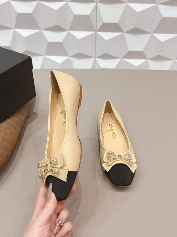 CC 26s Ballerines agneau beige et noir 650292