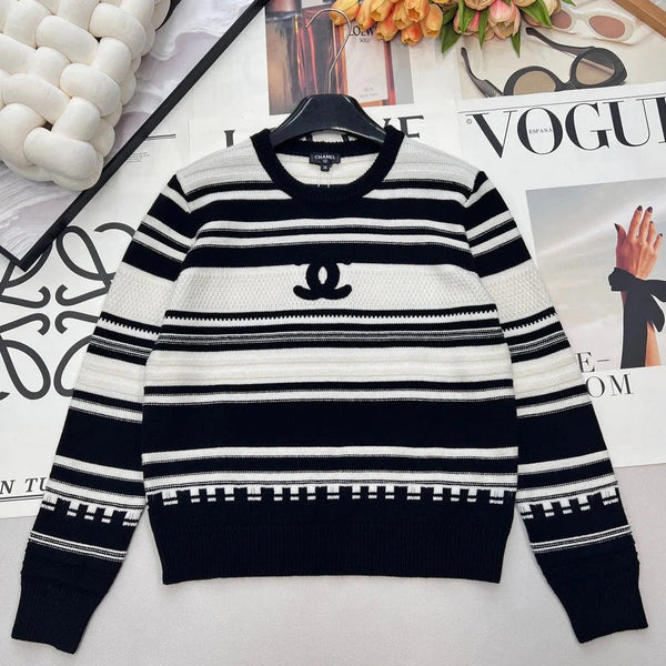 CC 26 Pull en maille rayé en peluche avec lettres en laine noire et blanche 785169