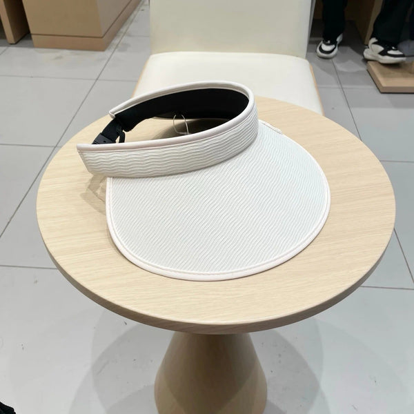 CAPPELLINO CON VISIERA MM FASHION IN BIANCO E NERO CON RICAMO DEL LOGO E DEL TESTO