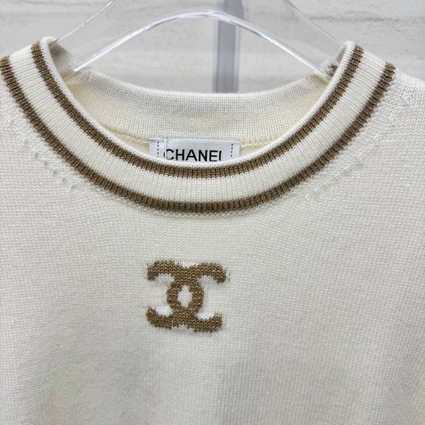 T-shirt Chanel 2026 en cachemire et laine crème à col rond et manches courtes 356959