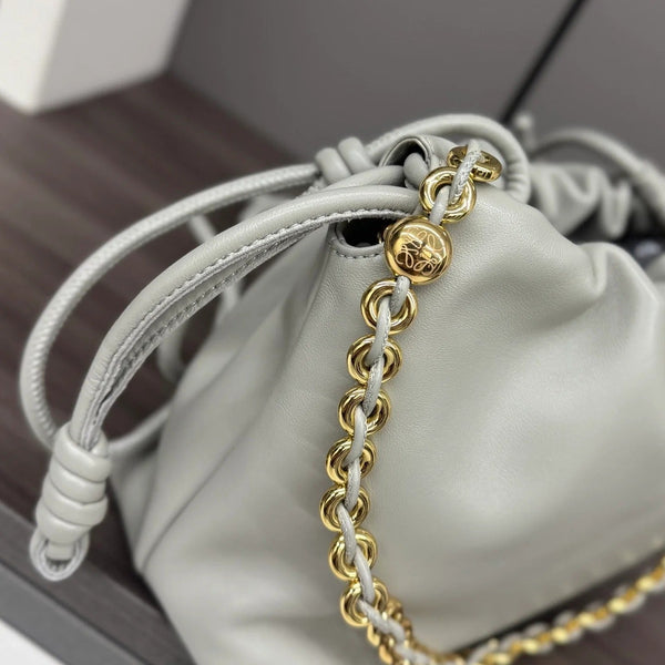 Loewe 2026 Sac cadeau Flamenco 30 cm Cuir Nappa de mouton souple Ivoire