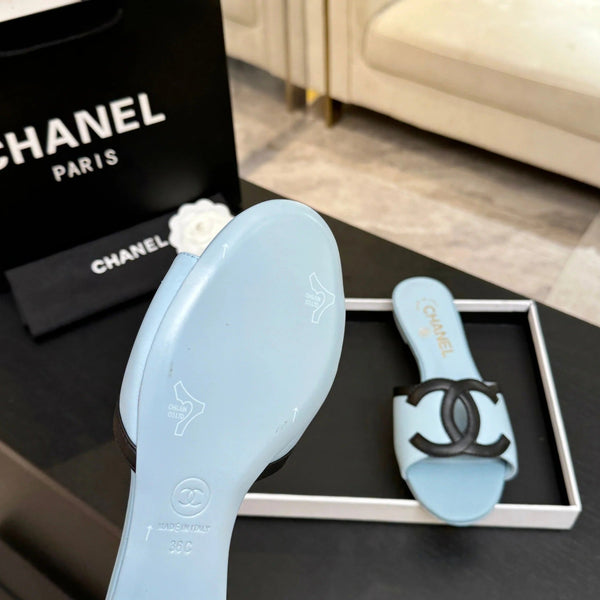 Chanel Sandale Plate 2026 Cuir de Vachette Bleu Clair Noir