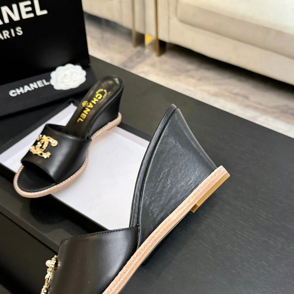 CC 2026 Wedge Sandals 65 Black Lambskin Gold Black Logo 667764