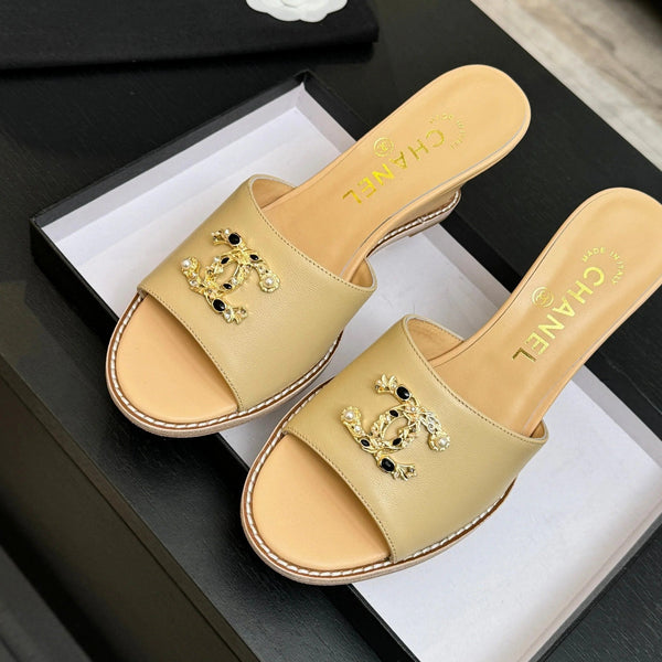 CC 2026 Wedge Sandals 65 Beige Lambskin Gold Black Logo 667765