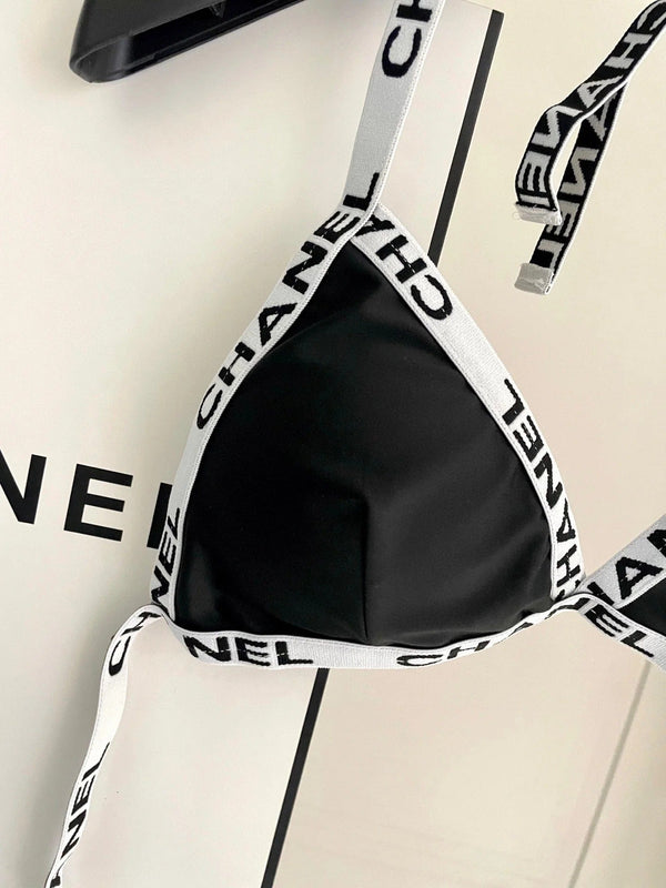 Completo costume da bagno bikini nero con finiture bianche 627832