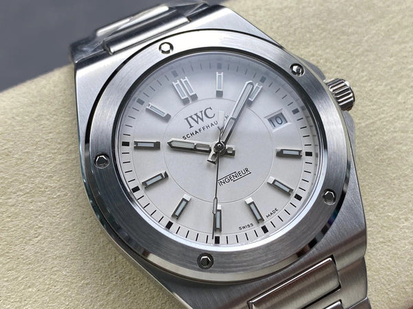 IWC Ingenieur 40 mm Cadran Crème Chiffres Blanc Argent Boîtier Acier