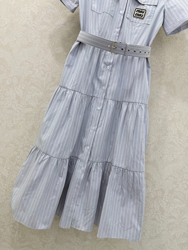 Robe courte à manches courtes et col à revers Miumiu 2026 en coton bleu 353015