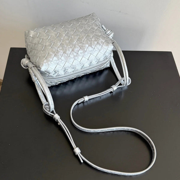 Bottega Veneta 2026 Sac Loop 21cm Cuir Tressé Intrecciato Argent 137119