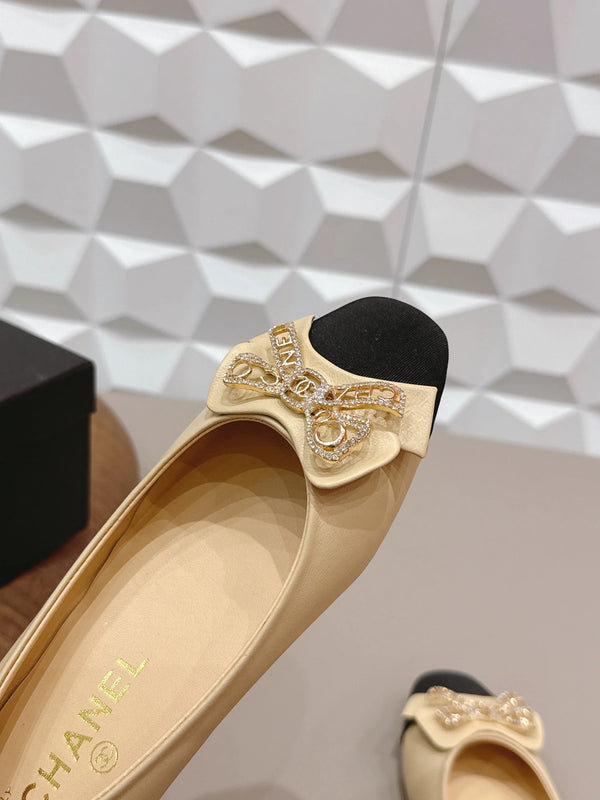 CC 26s Ballerines agneau beige et noir 650292
