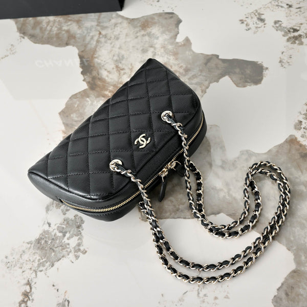 CC 2026 Chain Clutch Bag 19.5cm Black Calfskin 140657