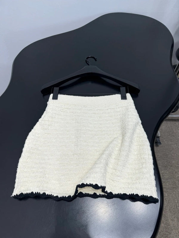 Chanel 2026 Mini-jupe en maille crochetée en laine écrue