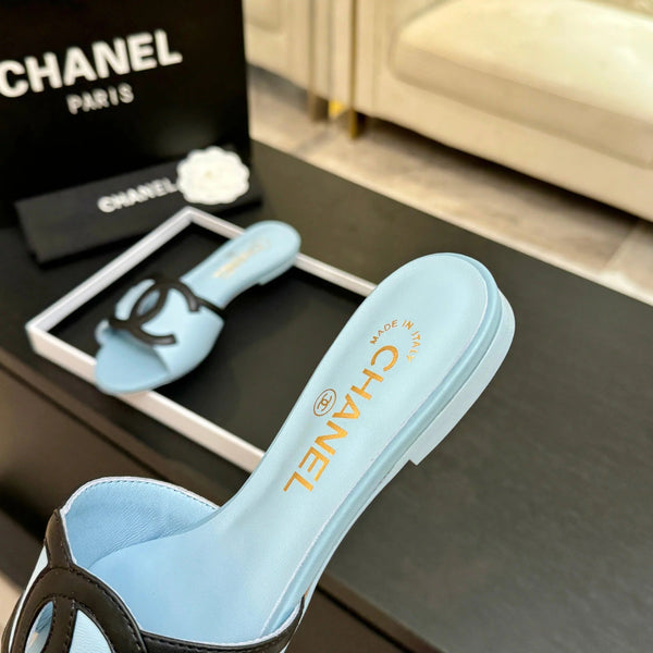 Chanel Sandale Plate 2026 Cuir de Vachette Bleu Clair Noir
