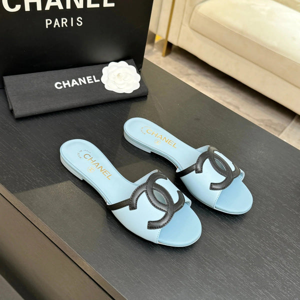 Chanel Sandale Plate 2026 Cuir de Vachette Bleu Clair Noir