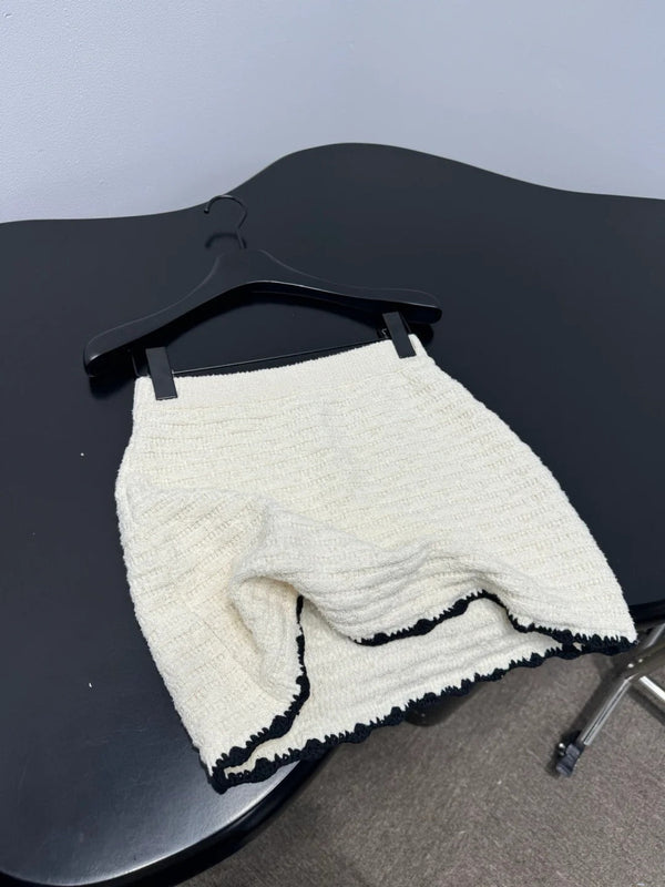 Chanel 2026 Mini-jupe en maille crochetée en laine écrue