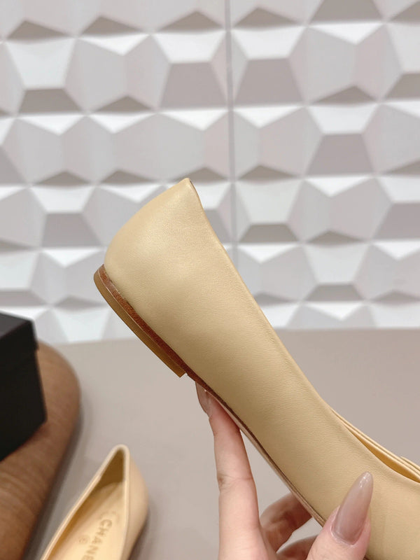 CC 26s Ballerines agneau beige et noir 650292