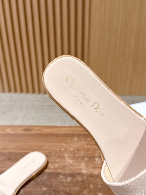 CD 26 Pantoufles Brodés Cuir de Vachette Beige 610278