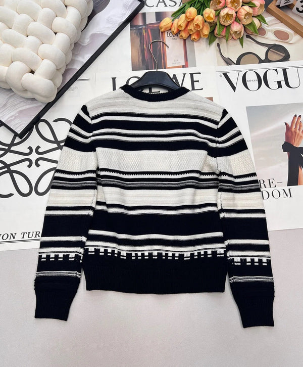 CC 26 Pull en maille rayé en peluche avec lettres en laine noire et blanche 785169