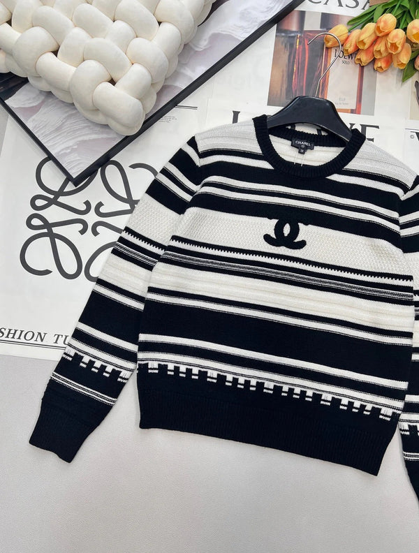 CC 26 Pull en maille rayé en peluche avec lettres en laine noire et blanche 785169