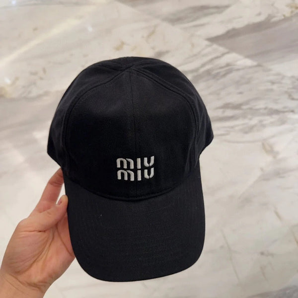CAPPELLINO DA BASEBALL MM IN TESSUTO NERO CON LOGO RICAMATO STILE 5