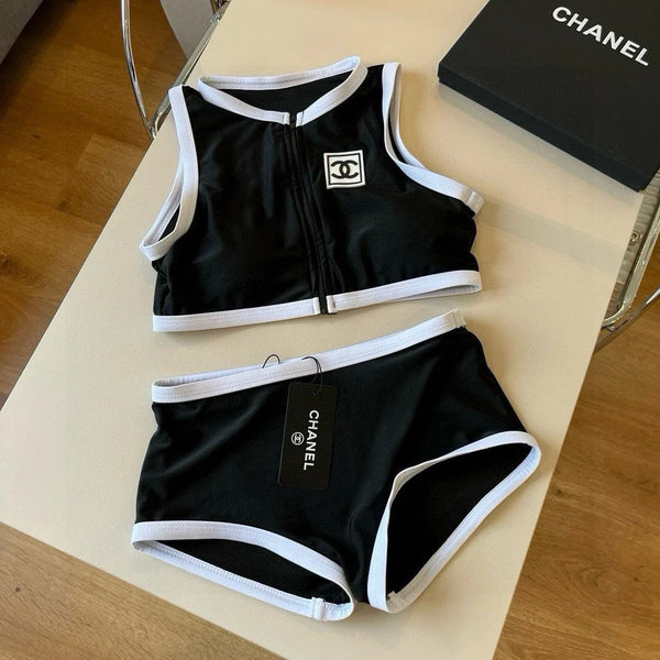 Completo costume da bagno bikini CC con finiture nere e bianche 596500