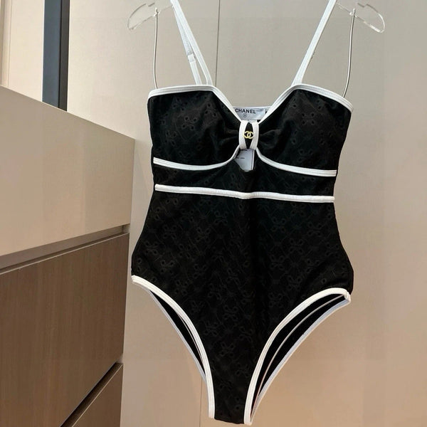 Completo costume da bagno bikini CC con finiture nere e bianche 594785