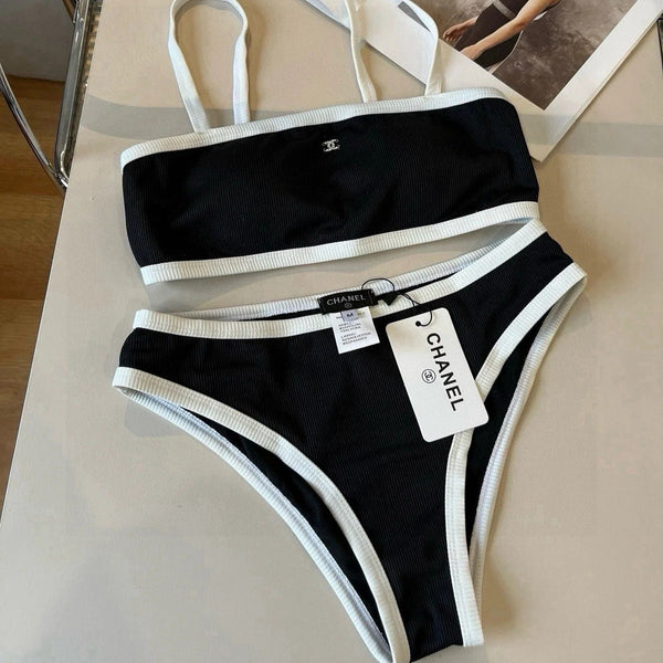 Completo costume da bagno bikini CC con finiture nere e bianche 633212