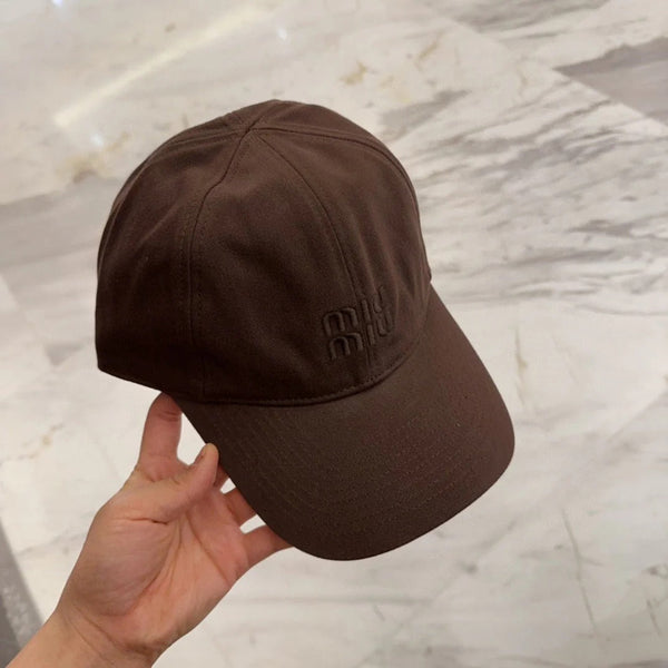 CAPPELLINO DA BASEBALL MM IN TESSUTO MARRONE SCURO CON LOGO RICAMATO STILE 7