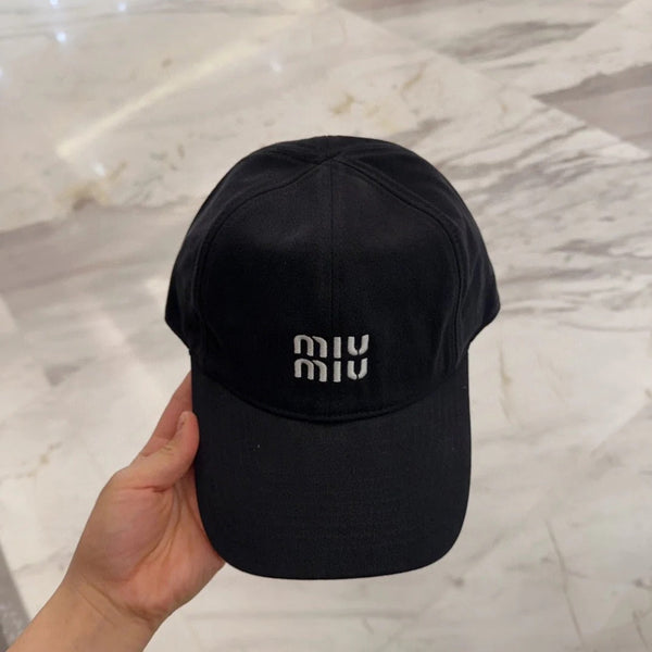 CAPPELLINO DA BASEBALL MM IN TESSUTO NERO CON LOGO RICAMATO STILE 5