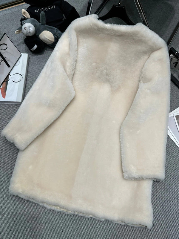 CHANEL MANTEAU EN FOURRURE D'AGNEAU 25S 506