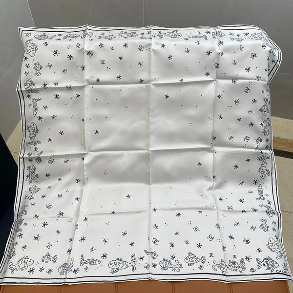 CHANEL 25S SCARF 90 IN SILK 703705
