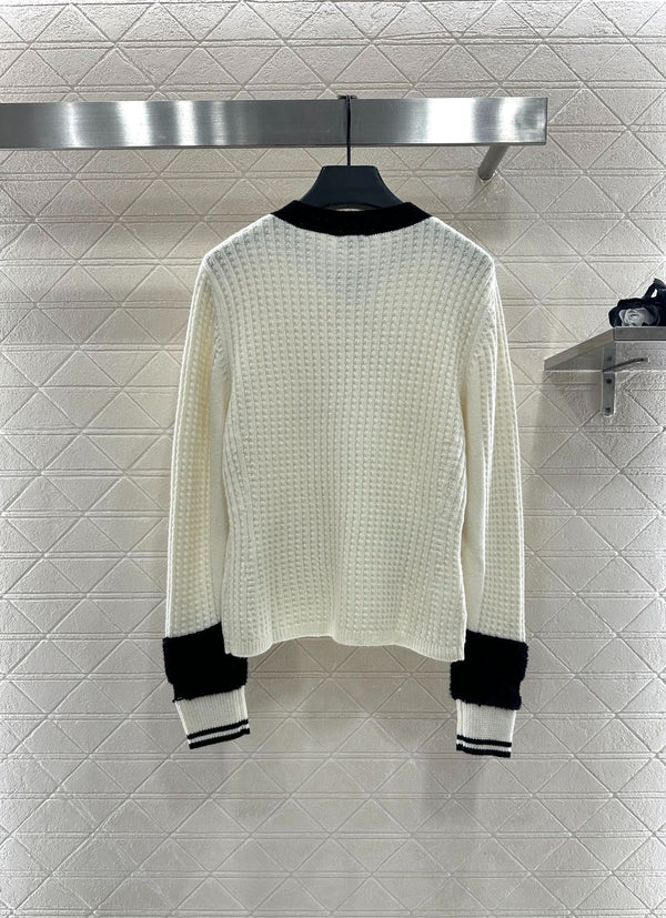CHANEL Gilet en maille 25S 644