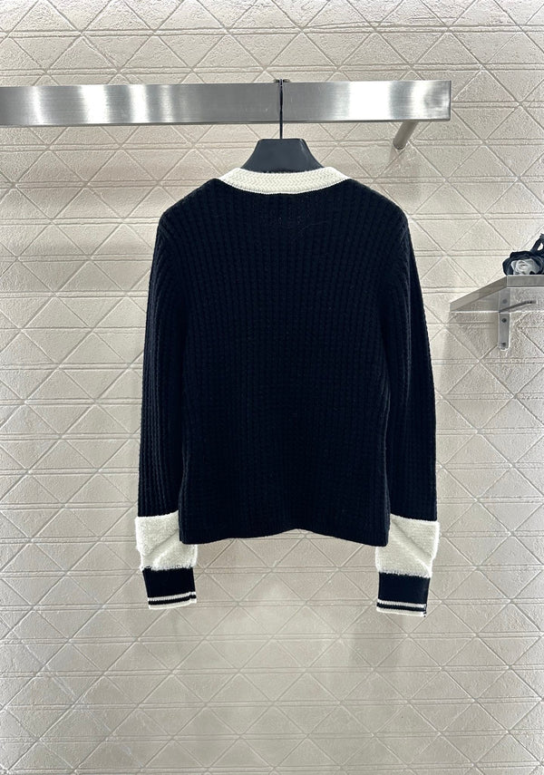CHANEL Gilet en maille 25S 645