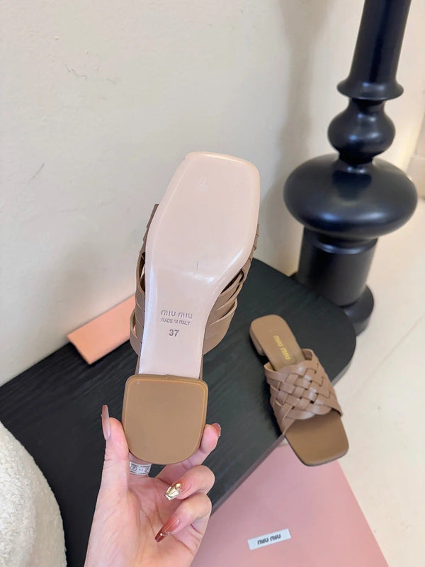 MIU 26ss Flat Sandals Brown Sheepskin 627353