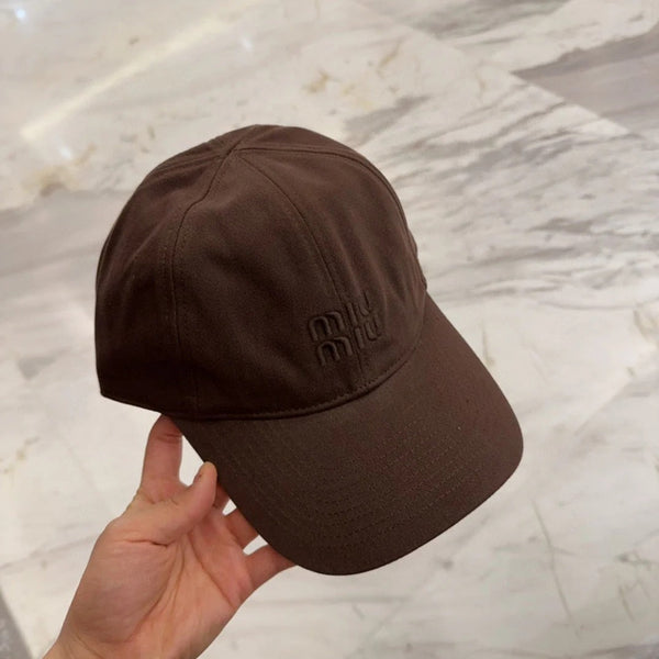 CAPPELLINO DA BASEBALL MM IN TESSUTO MARRONE SCURO CON LOGO RICAMATO STILE 7