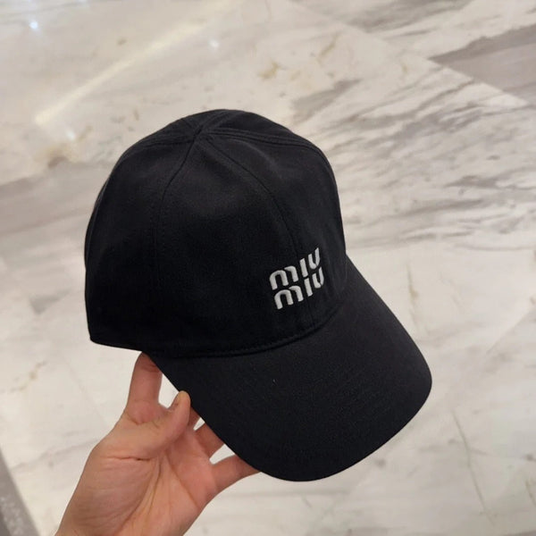 CAPPELLINO DA BASEBALL MM IN TESSUTO NERO CON LOGO RICAMATO STILE 5