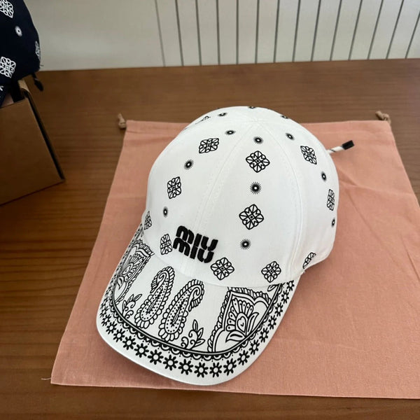 CAPPELLINO DA BASEBALL MM BIANCO CON MOTIVO RICAMATO BIANCO