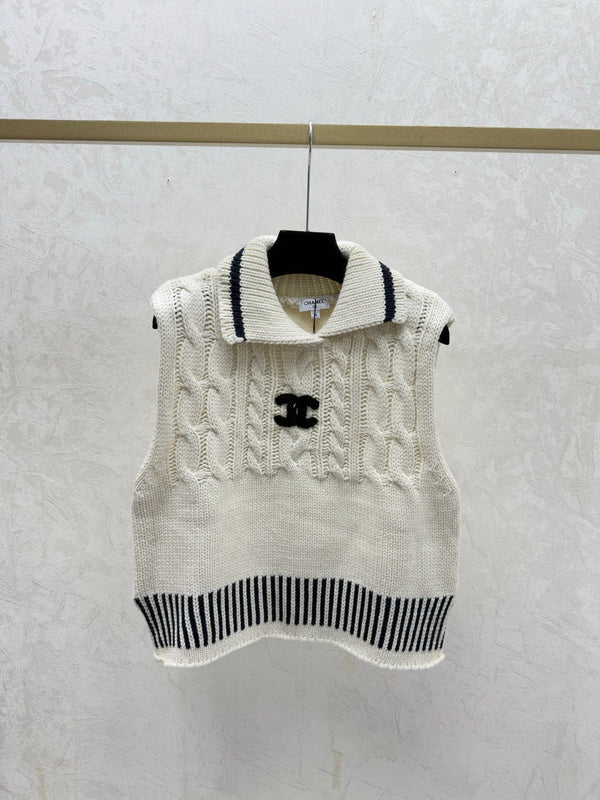 CC 26 Gilet en maille collerette rouge et crème en laine 331417