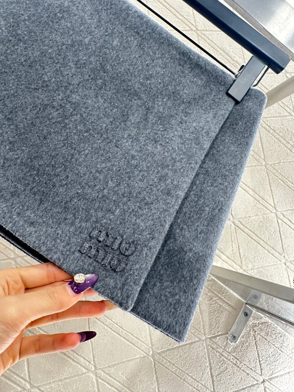 JUPE MIUMIU MODÈLE 825