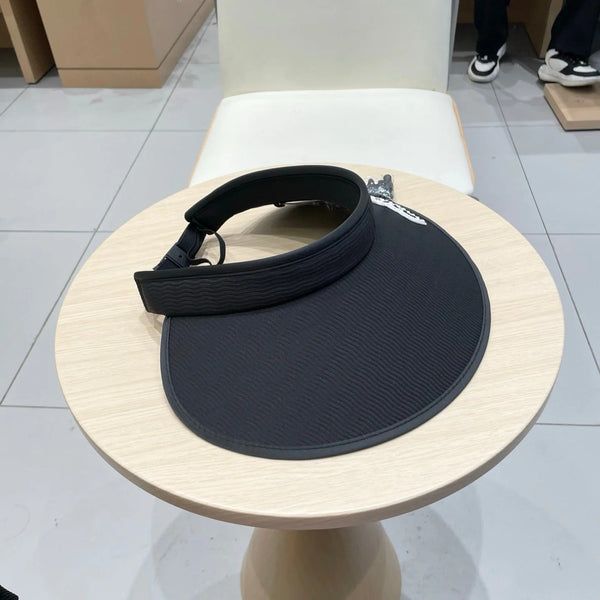 CAPPELLINO CON VISIERA MM FASHION IN BIANCO E NERO CON RICAMO DEL LOGO E DEL TESTO