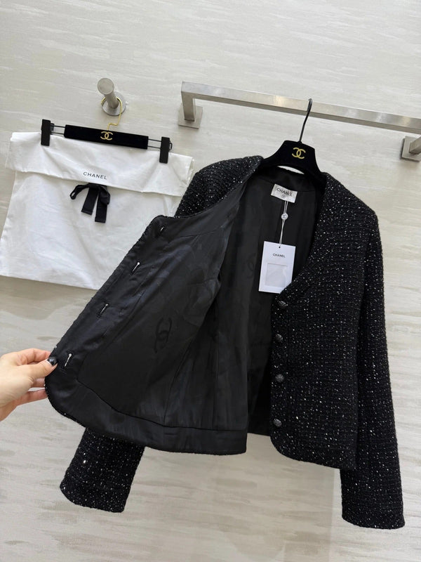 BLOUSON EN TWEED ORNÉ DE PAILLETTES CHANEL 25S 476