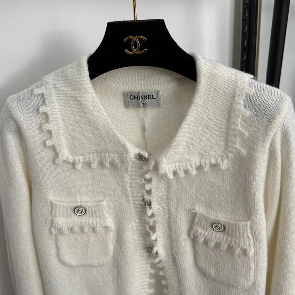 CHANEL Gilet en tricot 25S 327