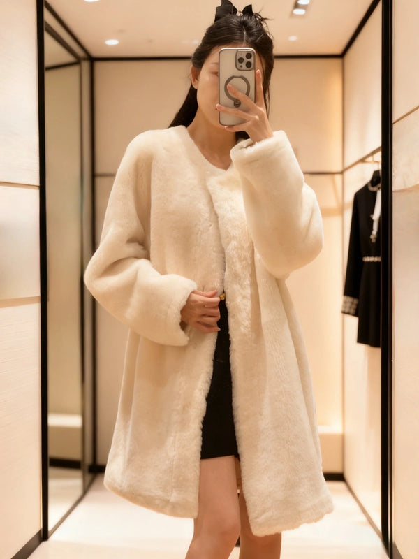 CHANEL MANTEAU EN FOURRURE D'AGNEAU 25S 506