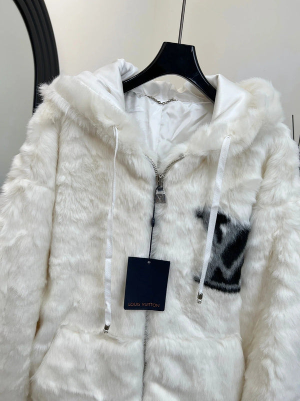 LV 25S FUR COAT 0160